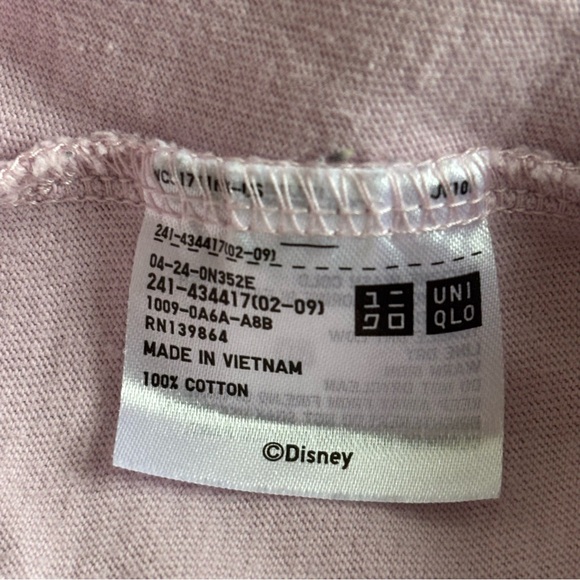Uniqlo + Disney Frozen “I see the light” TShirt - Picture 5 of 5